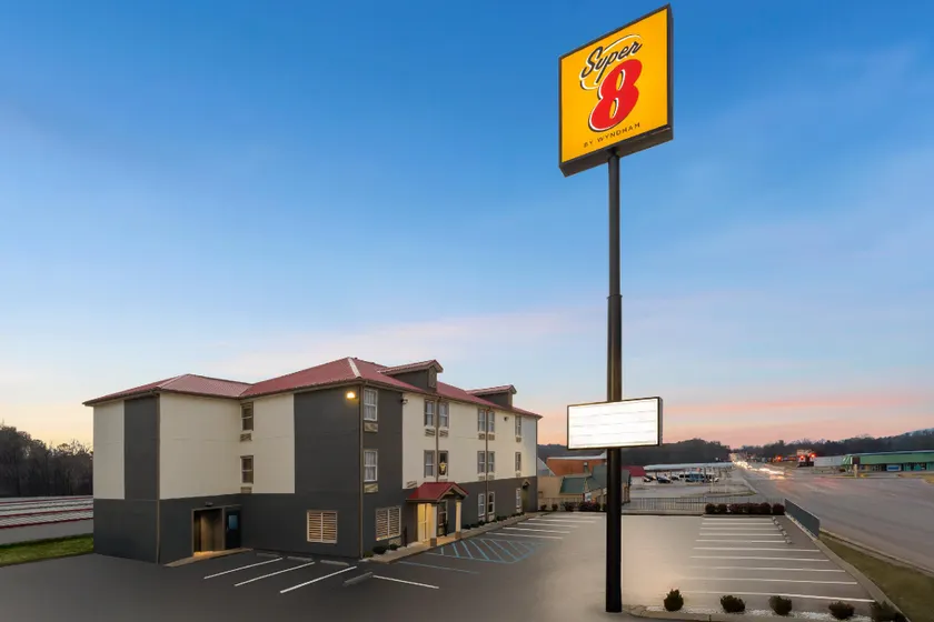 Super 8 by Wyndham Chattanooga East - Hamilton Place - Image 1