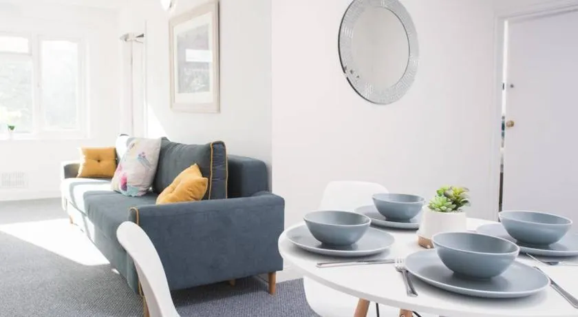 Brynglas Newport flat sleeps 8 - Mycityhaven - Image 1