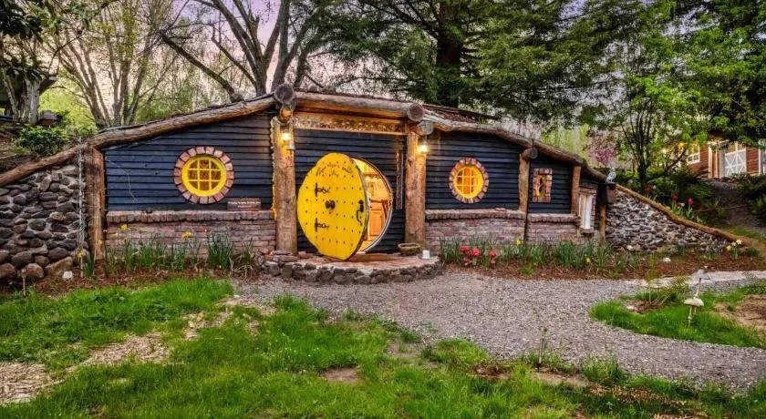 Hobbits Rest - Image 1