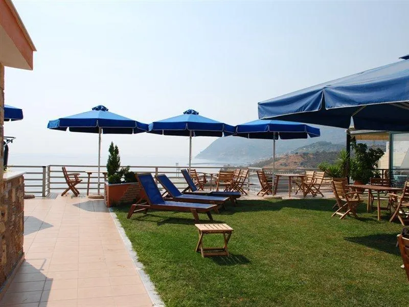 Vicky Hotel - Image 1