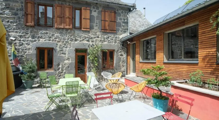 La Maison - Hôtel & Gîte - Image 1