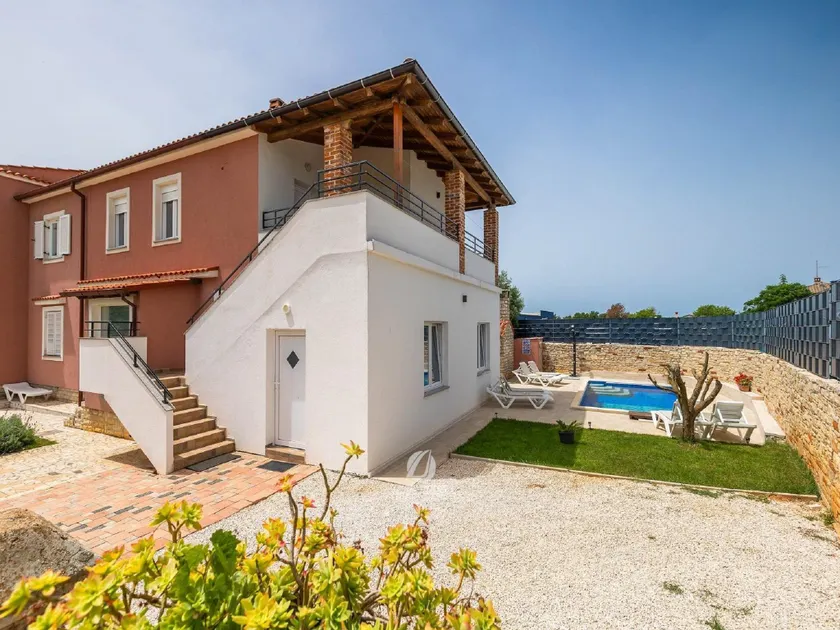 Holiday House in Sikici with Pool and Gym - Image 1