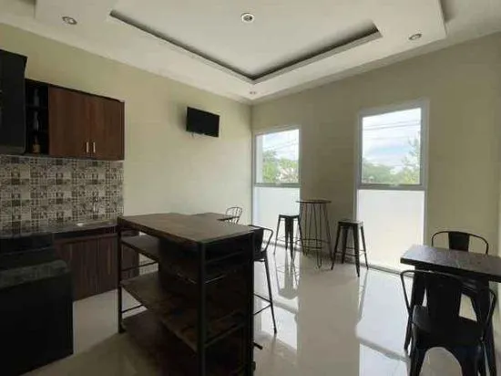Queensa Hotel - Image 1