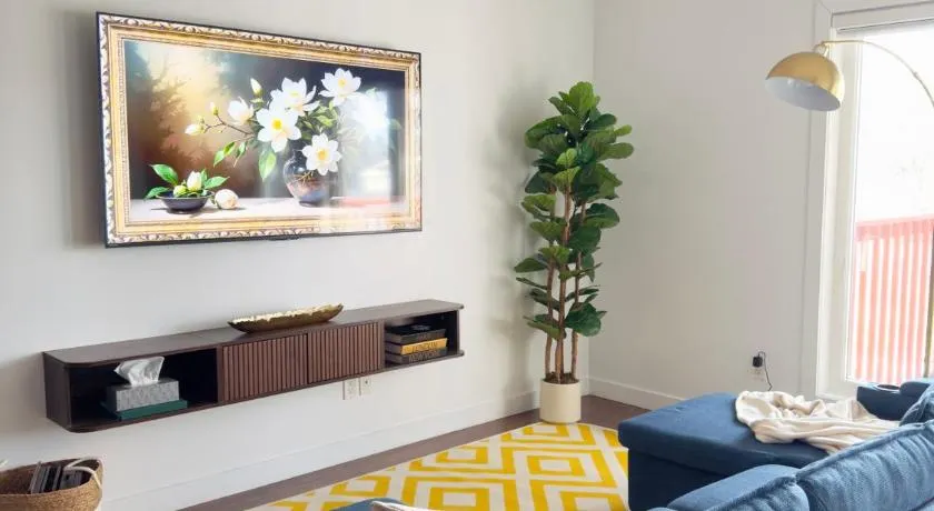 Charming 3BR Suite Near Downtown, General Hospital - Image 1