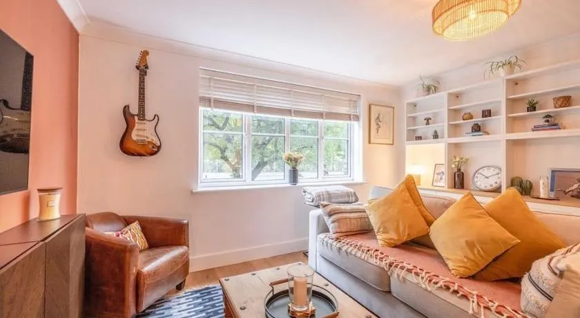 Cosy 1BR -Ascot Racecourse - Parking - By Tempstay - Image 1