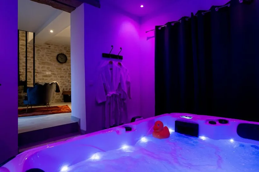 Une Pause à Deux~Jacuzzi Privé~Love Room - Image 1