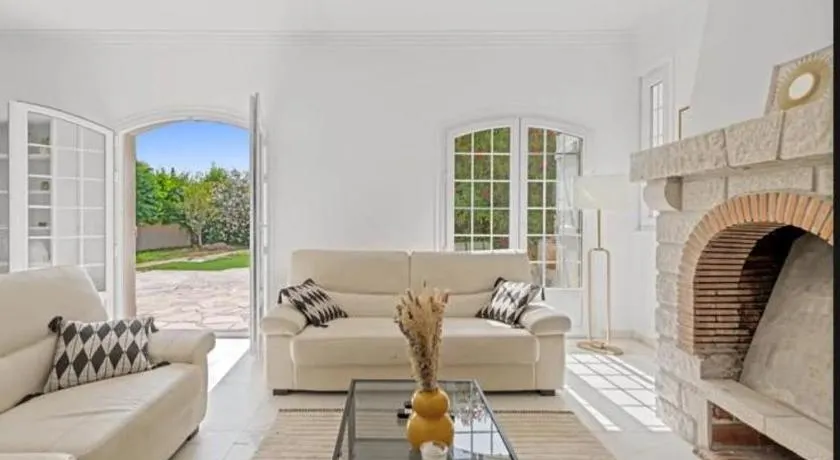 Premium house in Mougins with Private Tennis - Image 1