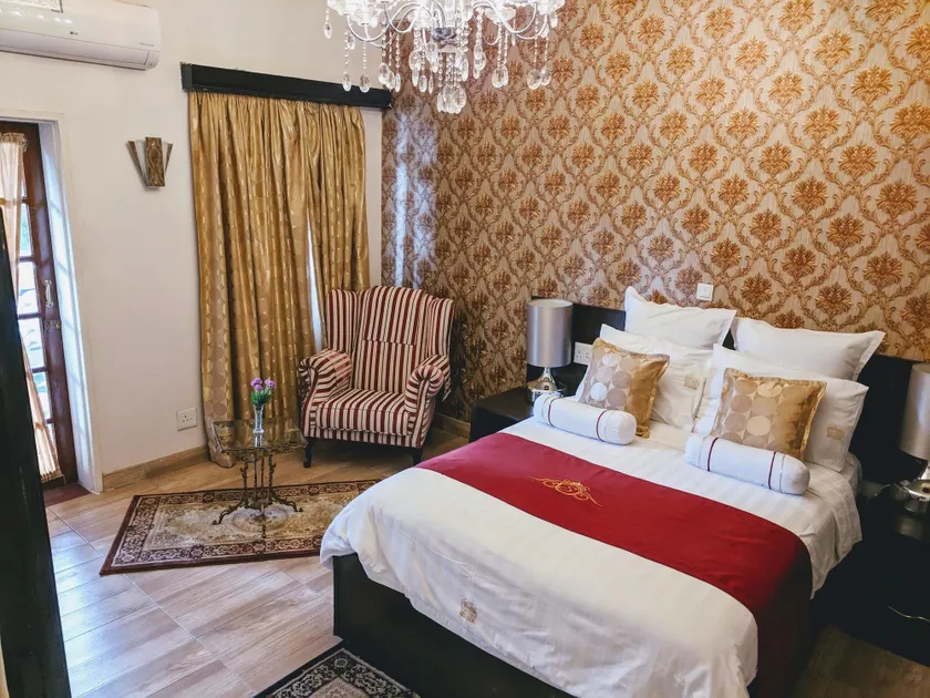 Selborne Hotel - Image 1