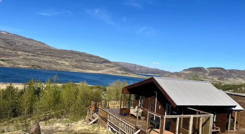 Icelandic Lake House - Image 1