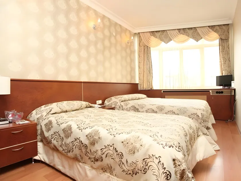 Turvan Hotel - Image 1