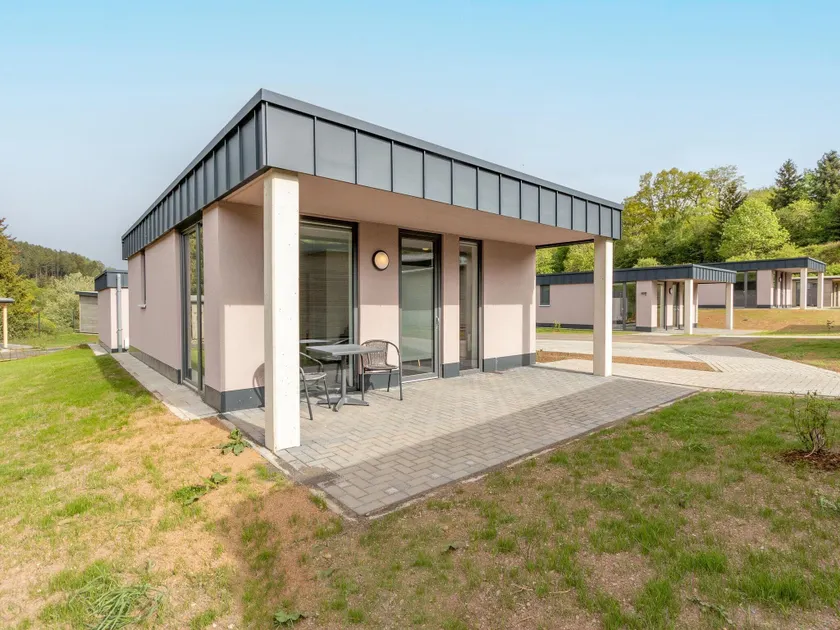 Beautiful Bungalow Near the Lake Beach - Image 1