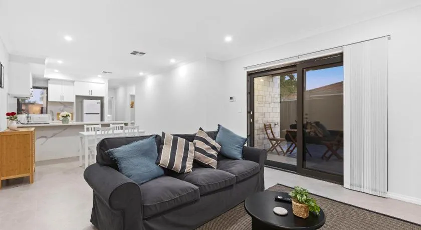 Corporate House for Professionals-Private Room-Shared Common Areas-Walk to Curtin University - Image 1