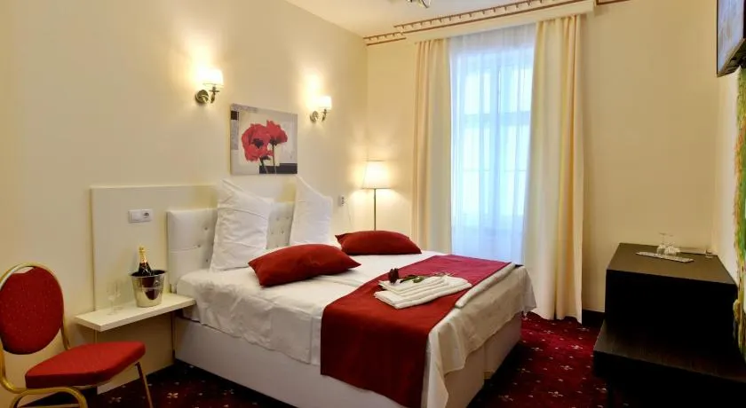 Top Royal Central Brasov - Image 1