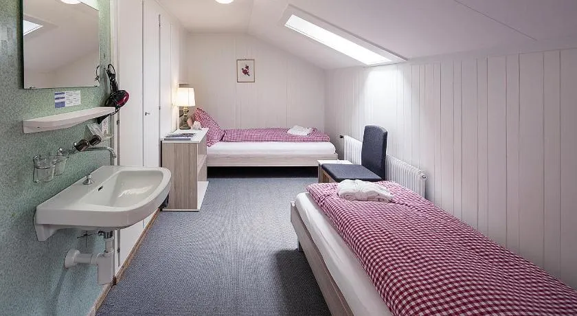 Basic Rooms Jungfrau Lodge - Image 1