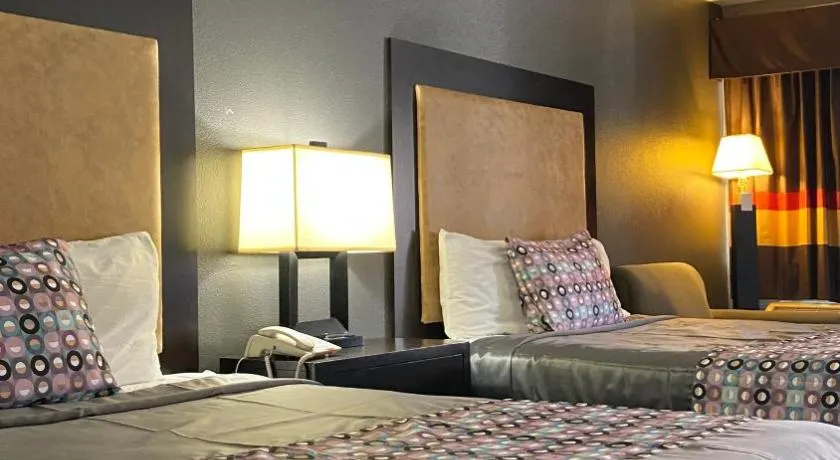 Island Suites Bay City - Image 1