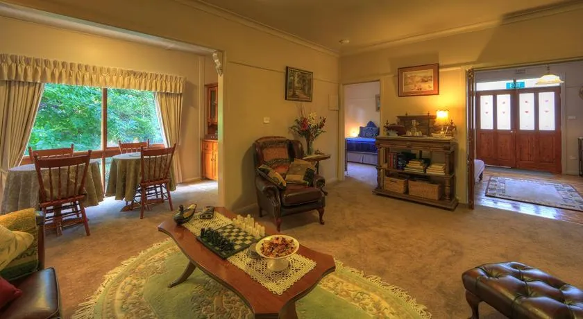 Hillview Oak B&B - Image 1