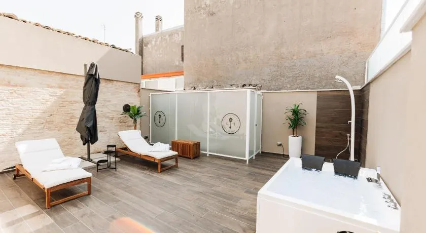 GT Deluxe Rooms - Image 1