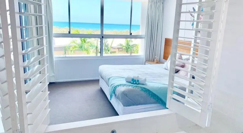 Azure Sea, Oceanviews, Wifi, 2 Pools + Gym - Image 1