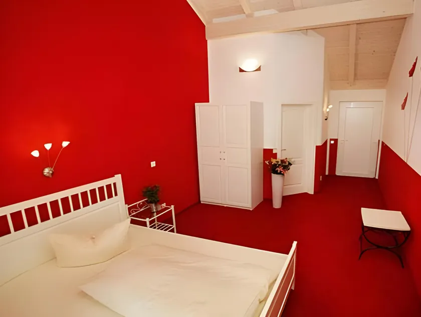 Landhaus Hotel Wolfratshausen - Image 1