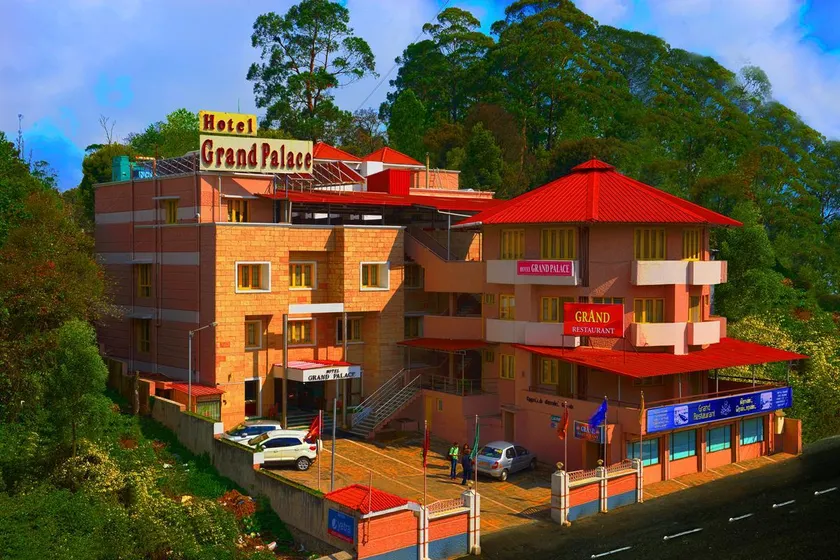 Hotel Grand Palace - Image 1
