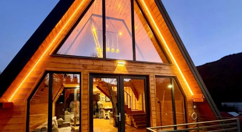 Twin Cabins Azuga - Image 1