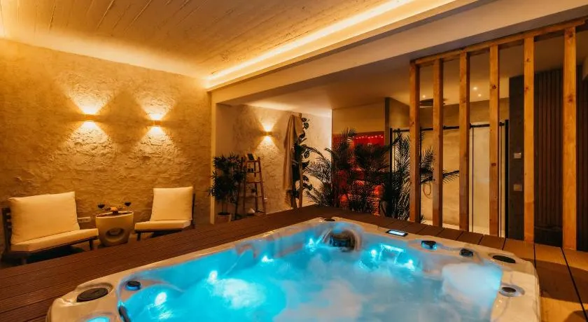 Romantische suite met jacuzzi & sauna - dichtbij stadscentrum - Image 1