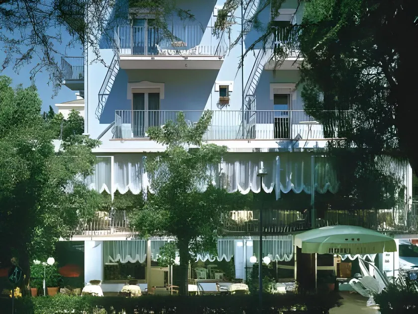 Atlas Hotel - Image 1