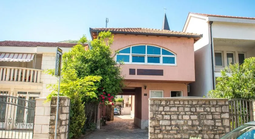 Guesthouse Stari Grad - Image 1
