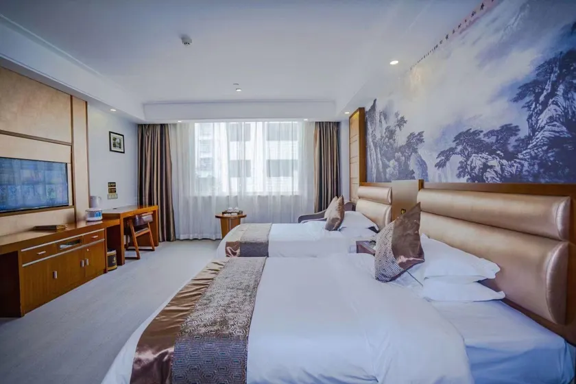 Lv Zhou Hotel - Image 1