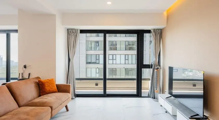Designer Loft with insane Amenities Gym Cine Spa - Image 1
