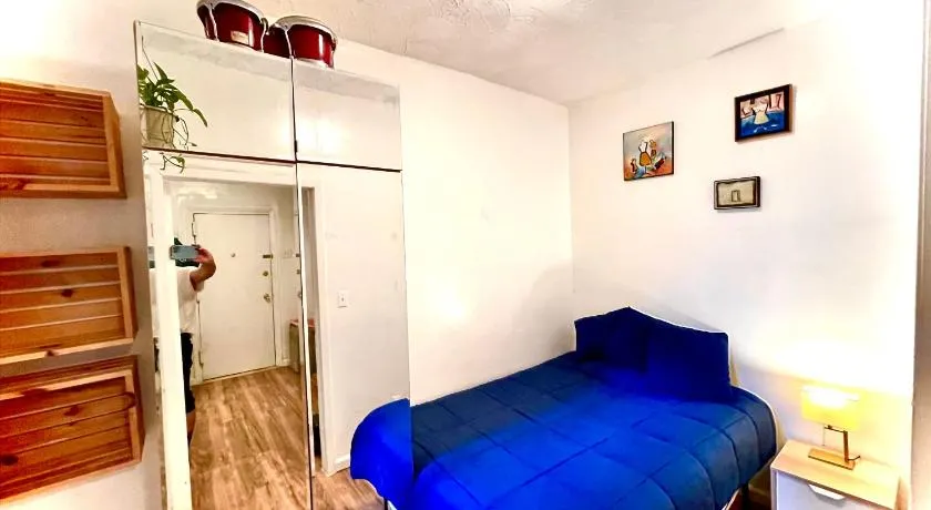 Bedroom 10 mins to Times Square! and is first floor - Image 1