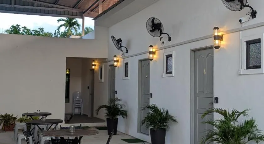 Din's Studio Homestay - Image 1