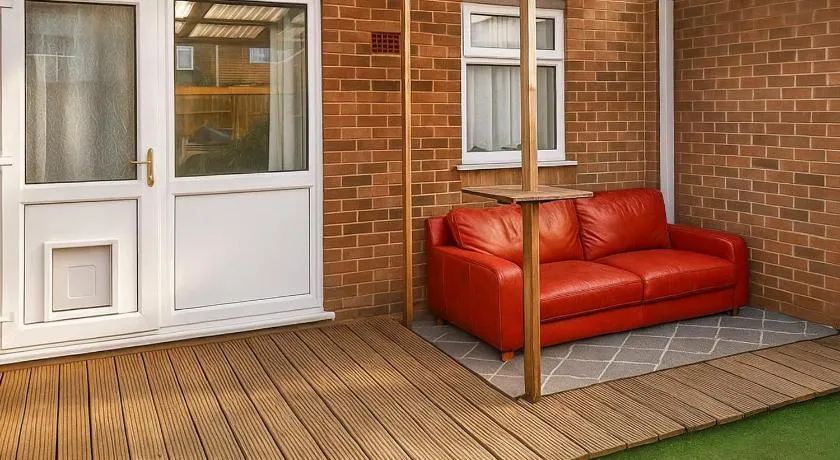 House - Sleeps 8 - Garden - Pet Friendly - Parking - Image 1