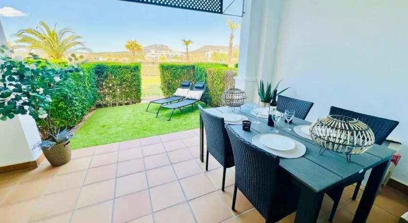 Familienorientiertes tolles Apartment mit Garten, Pool und Terrasse - Image 1
