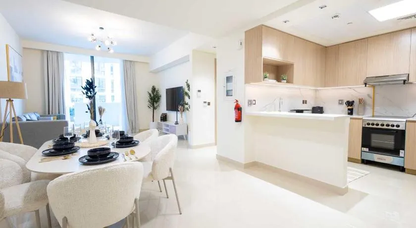 Luxury Waterfront 1BR with Direct Beach Access By Island Properties - Image 1