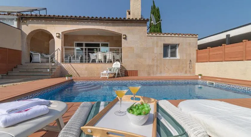Apart-Rent Villa Pani 0141 con piscina y amarre - Image 1