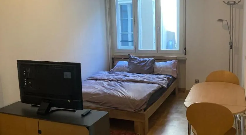 1 Flat-Room Bern - Image 1