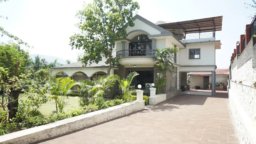 Treetop villa with jacuzzi Pure Veg - Image 1