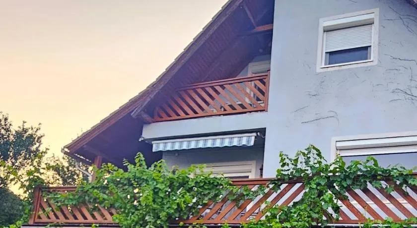 Borostyán Ház - Image 1