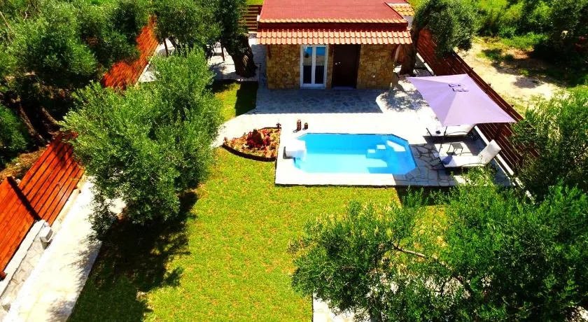 Salonikiou Beach Apartments & Villas - Image 1