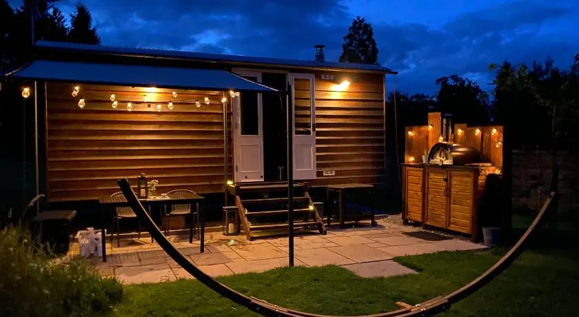 Poachers Hut at Keepers Cottage - Hot Tub & Pizza Oven - Trossachs - Image 1