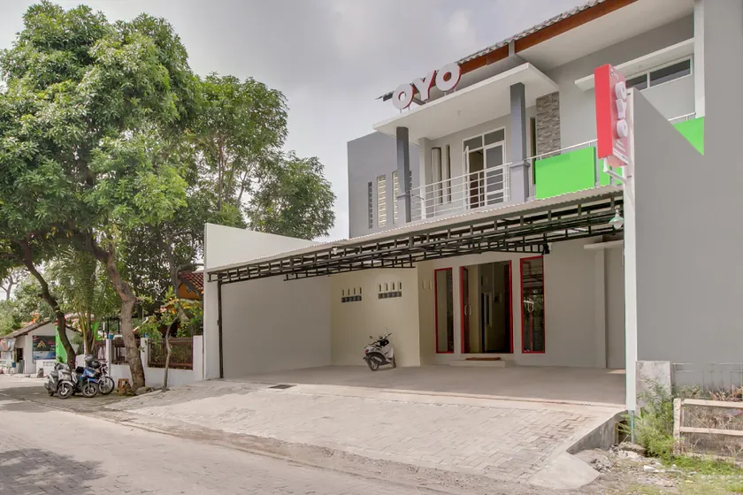 RedDoorz near Bandara Ahmad Yani Semarang - Image 1