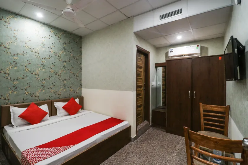 OYO 60466 Rana Residency - Image 1
