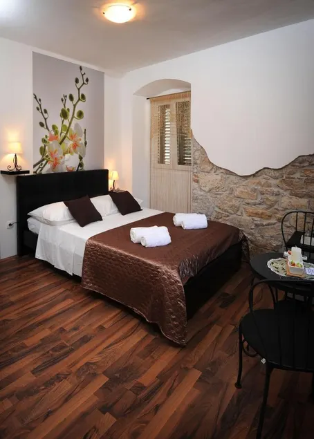 Rooms & Apartment Lasta - Image 1