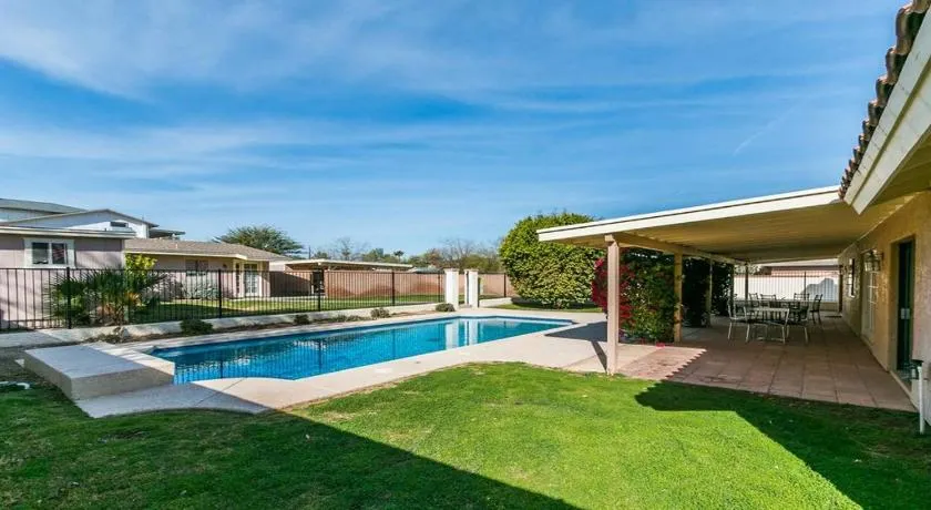 North Phoenix 4 Bedroom with Guest House Pool - Image 1