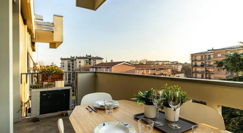 Apartment for Two in Monza - Image 1