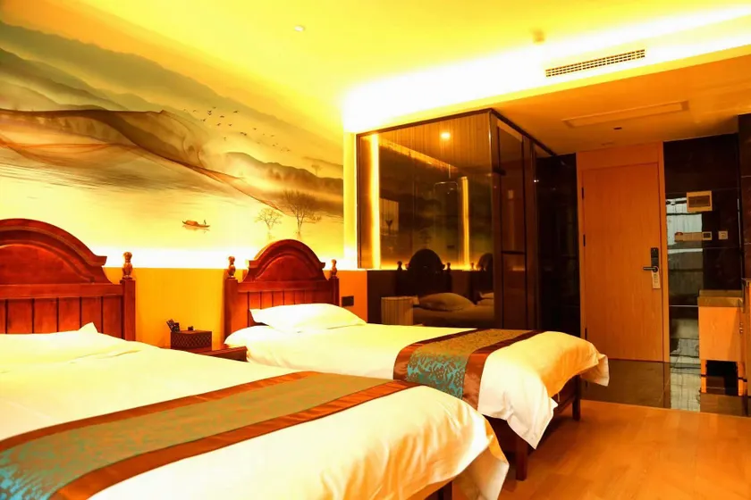 Qinlong Hotel - Image 1