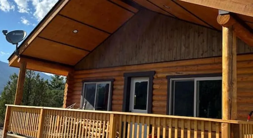 McDonald Cabin #6 next to YNP - Image 1