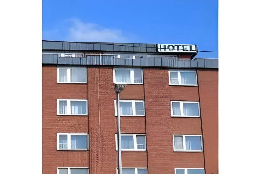 Hotel Mecklenheide - Image 1
