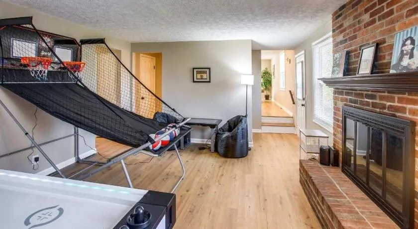 Cozy 5BR Retreat Game Room Rochester Suburb Area - Image 1